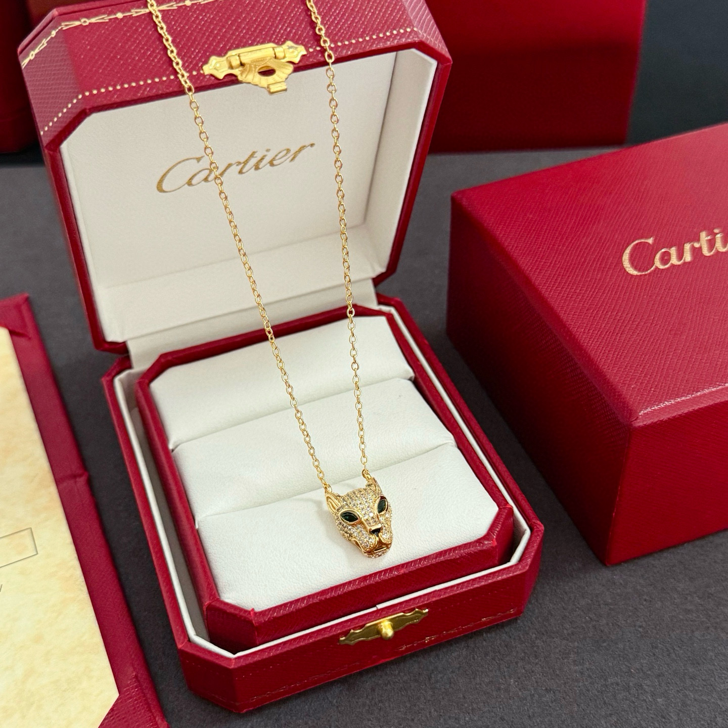 Cartier 卡地亚镶钻豹头项链 高端定制版本 镶嵌钻工艺 V金材质 而 风格 用凌厉线条重构爱情美学 打破常规