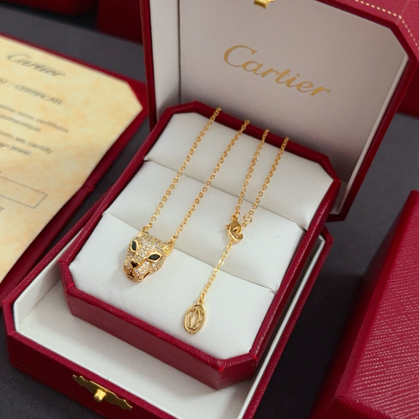 Cartier 卡地亚镶钻豹头项链 高端定制版本 镶嵌钻工艺 V金材质 而 风格 用凌厉线条重构爱情美学 打破常规