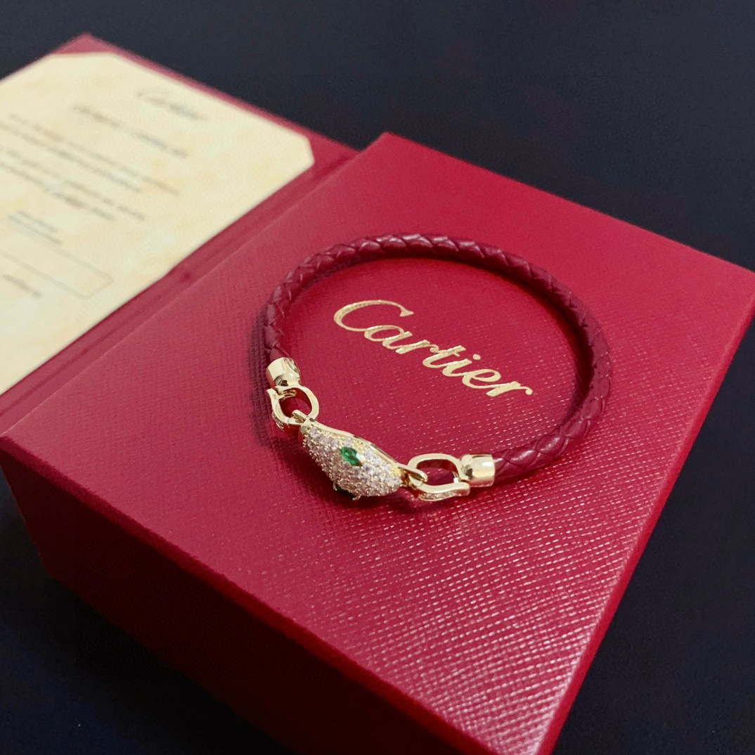 卡地亚豹头镶钻皮绳手镯 高端定制版本 镶嵌钻工艺 V金材质 经典而时尚风格 用凌厉线条重构爱情美学！打破