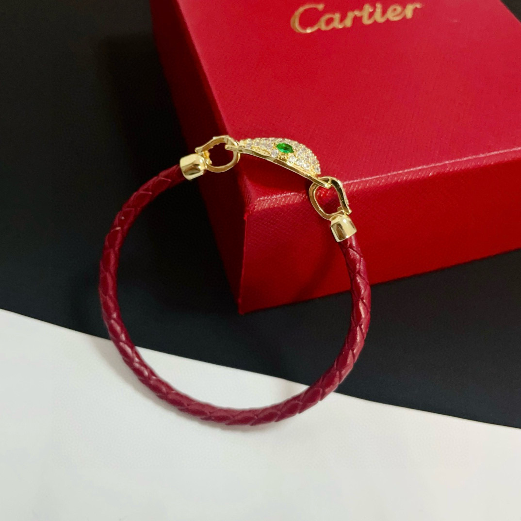 卡地亚豹头镶钻皮绳手镯 高端定制版本 镶嵌钻工艺 V金材质 经典而时尚风格 用凌厉线条重构爱情美学！打破