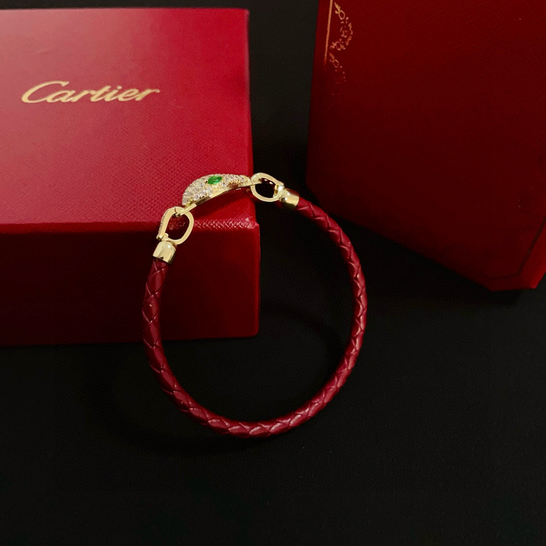 卡地亚豹头镶钻皮绳手镯 高端定制版本 镶嵌钻工艺 V金材质 经典而时尚风格 用凌厉线条重构爱情美学！打破
