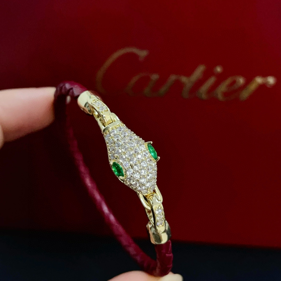 卡地亚豹头镶钻皮绳手镯 高端定制版本 镶嵌钻工艺 V金材质 经典而时尚风格 用凌厉线条重构爱情美学！打破