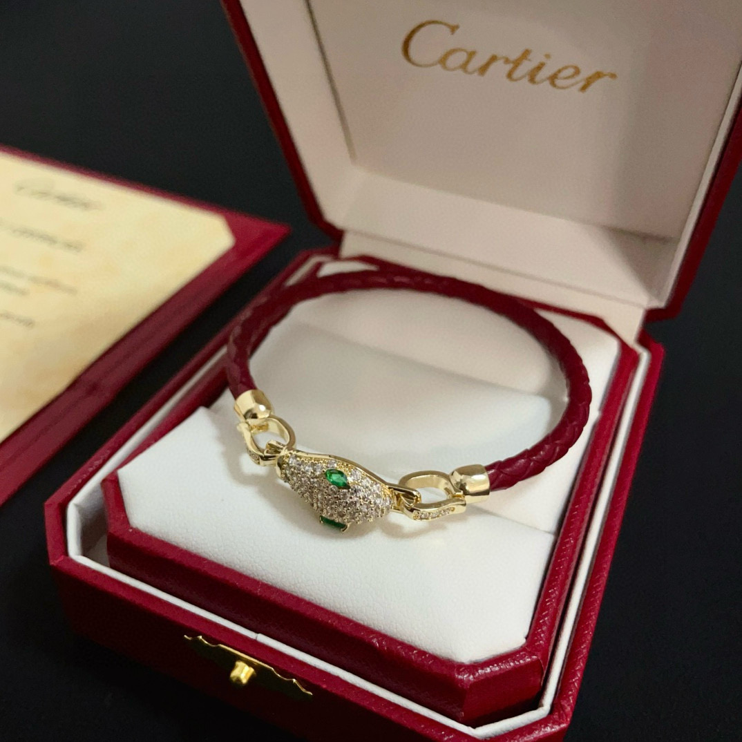 卡地亚豹头镶钻皮绳手镯 高端定制版本 镶嵌钻工艺 V金材质 经典而时尚风格 用凌厉线条重构爱情美学！打破