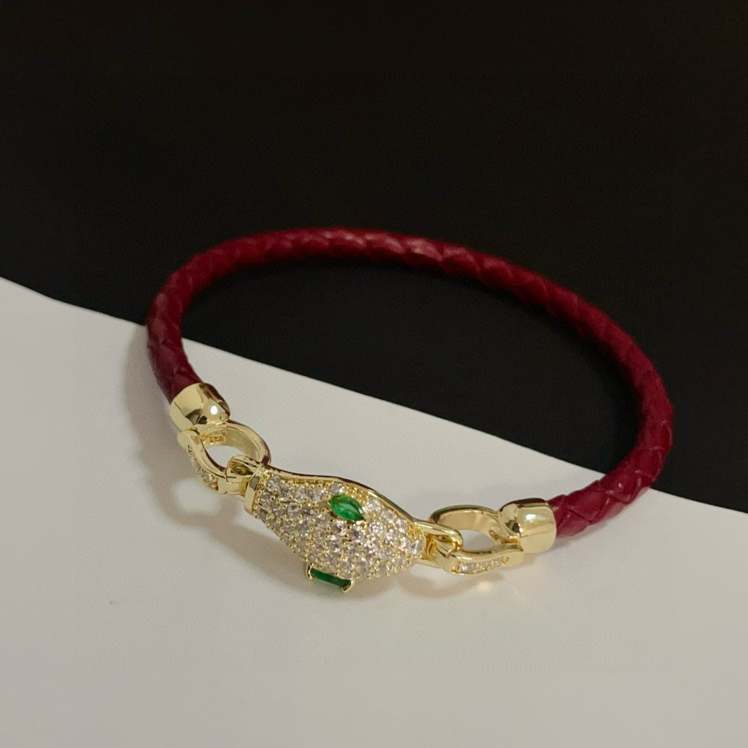 卡地亚豹头镶钻皮绳手镯 高端定制版本 镶嵌钻工艺 V金材质 经典而时尚风格 用凌厉线条重构爱情美学！打破