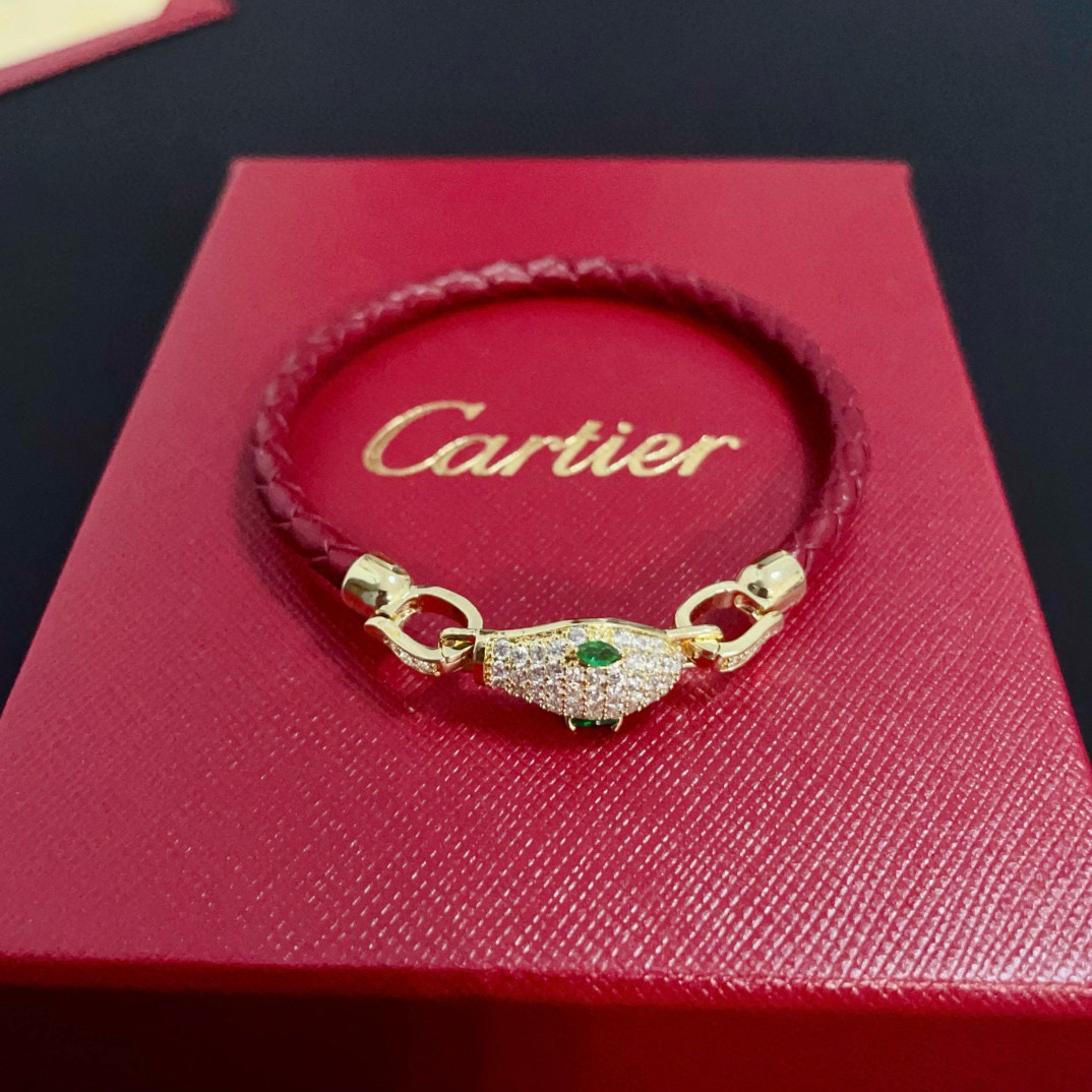 卡地亚豹头镶钻皮绳手镯 高端定制版本 镶嵌钻工艺 V金材质 经典而时尚风格 用凌厉线条重构爱情美学！打破