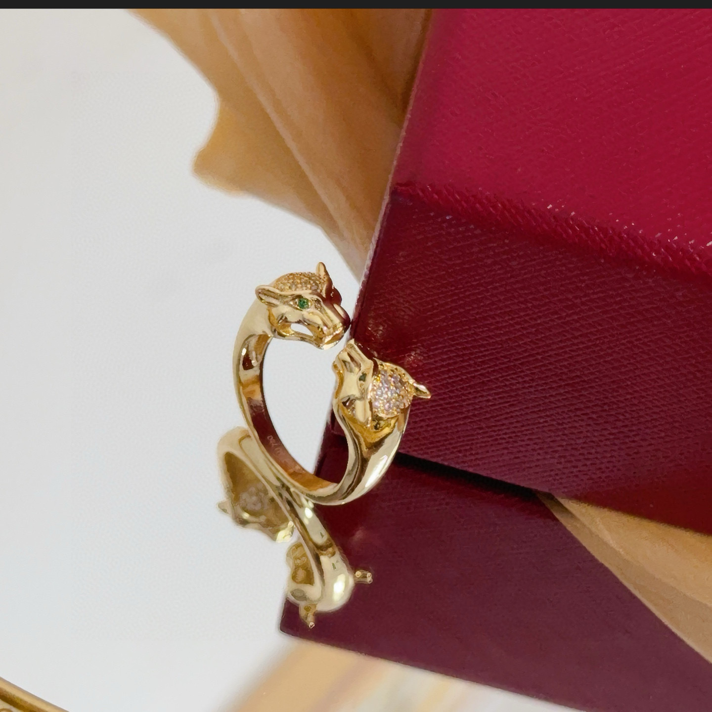 Cartier 卡地亚镶钻豹子戒指 高端定制版本 镶嵌钻工艺 V金材质 而 风格 用凌厉线条重构爱情美学 打破常规