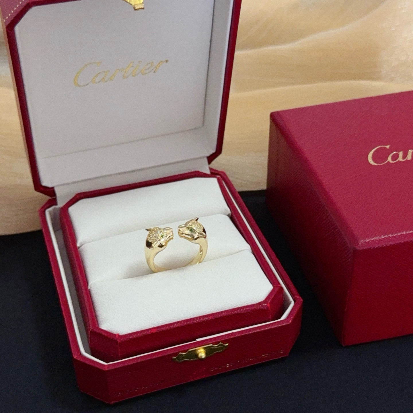 Cartier 卡地亚镶钻豹子戒指 高端定制版本 镶嵌钻工艺 V金材质 而 风格 用凌厉线条重构爱情美学 打破常规