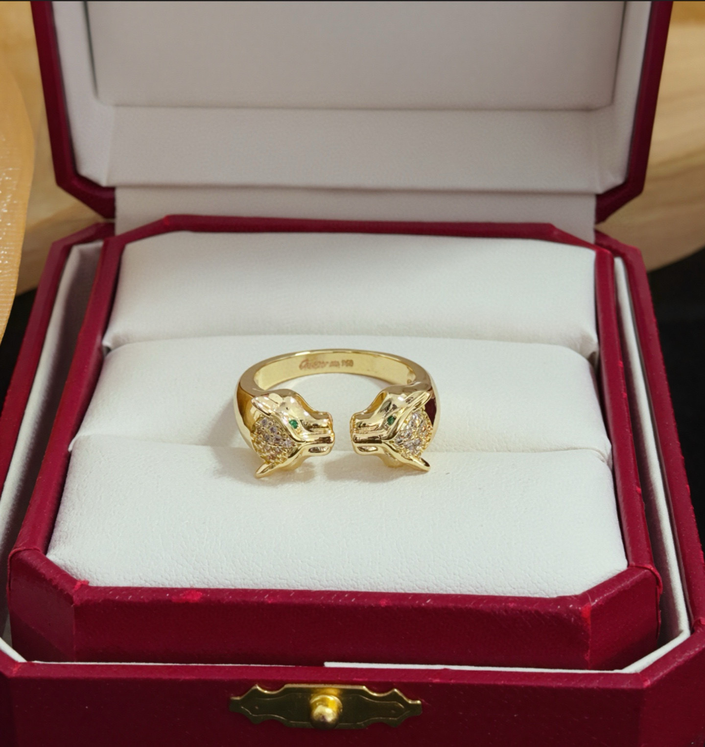 Cartier 卡地亚镶钻豹子戒指 高端定制版本 镶嵌钻工艺 V金材质 而 风格 用凌厉线条重构爱情美学 打破常规