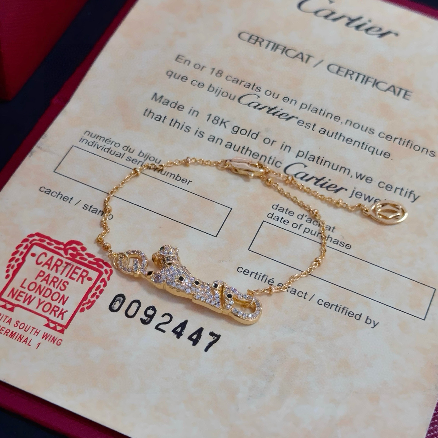 卡地亚镶钻猎豹手链 高端定制版本 镶嵌钻工艺 V金材质 经典而时尚风格 用凌厉线条重构爱情美学！打破常规