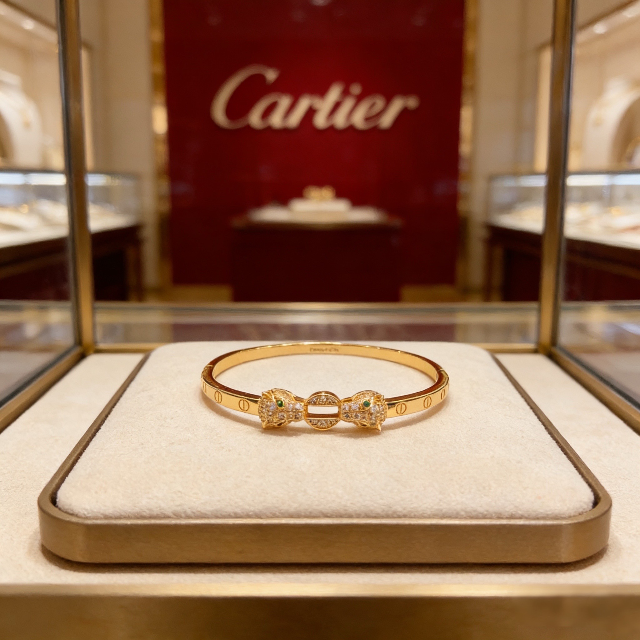 卡地亚镶钻猎豹手镯 高端定制版本 镶嵌钻工艺 V金材质 经典而时尚风格 用凌厉线条重构爱情美学！打破常规