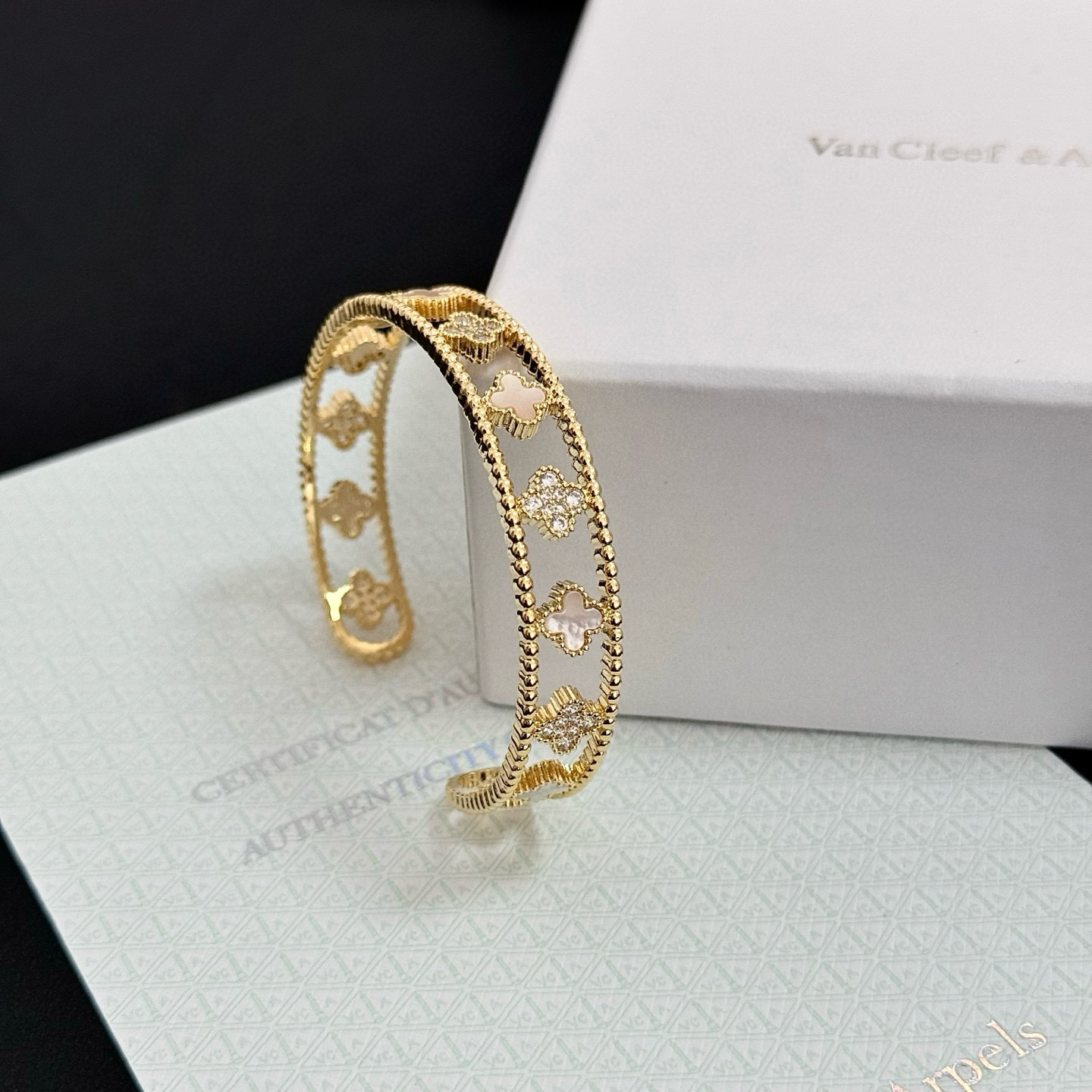 〔精工原版〕圣诞🎄爆款 VCA四叶草联名🍀梵克雅宝手镯 V金等级 经典之作 官网同款 时尚潮流 采用多层