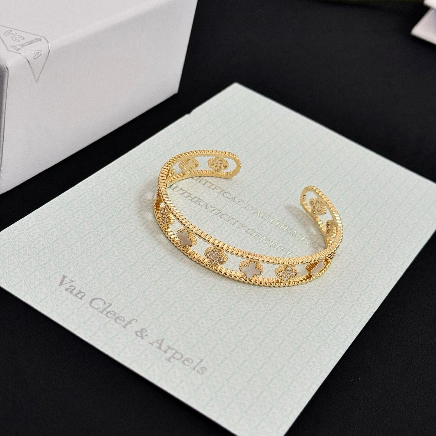 〔精工原版〕圣诞🎄爆款 VCA四叶草联名🍀梵克雅宝手镯 V金等级 经典之作 官网同款 时尚潮流 采用多层