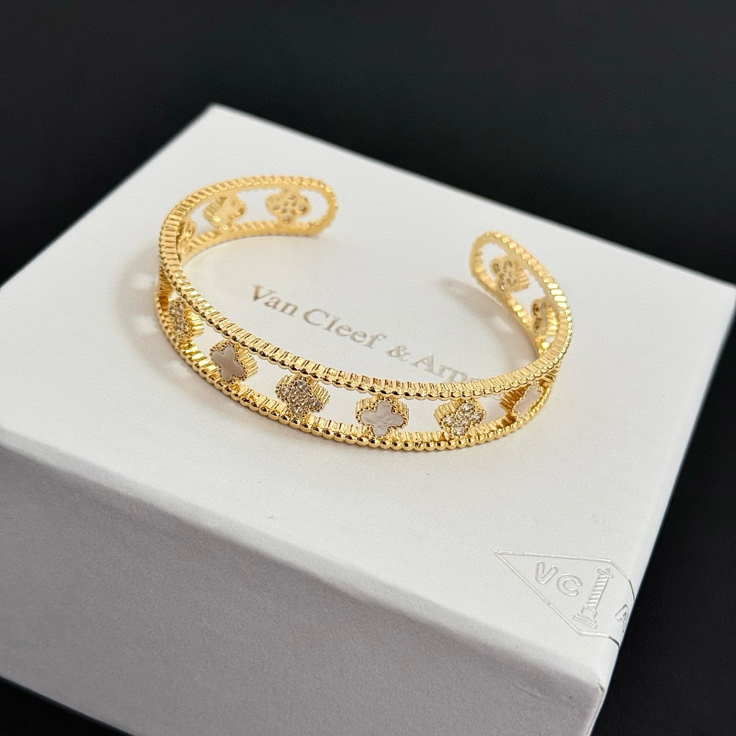 〔精工原版〕圣诞🎄爆款 VCA四叶草联名🍀梵克雅宝手镯 V金等级 经典之作 官网同款 时尚潮流 采用多层