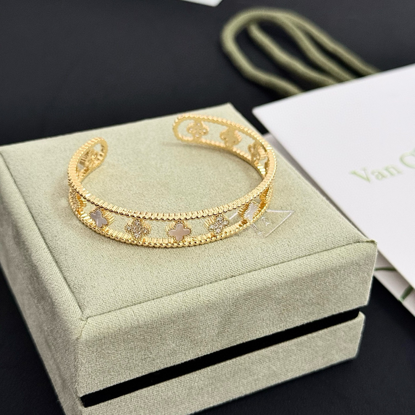 〔精工原版〕圣诞🎄爆款 VCA四叶草联名🍀梵克雅宝手镯 V金等级 经典之作 官网同款 时尚潮流 采用多层