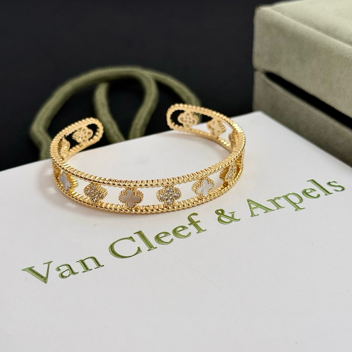 〔精工原版〕圣诞🎄爆款 VCA四叶草联名🍀梵克雅宝手镯 V金等级 经典之作 官网同款 时尚潮流 采用多层