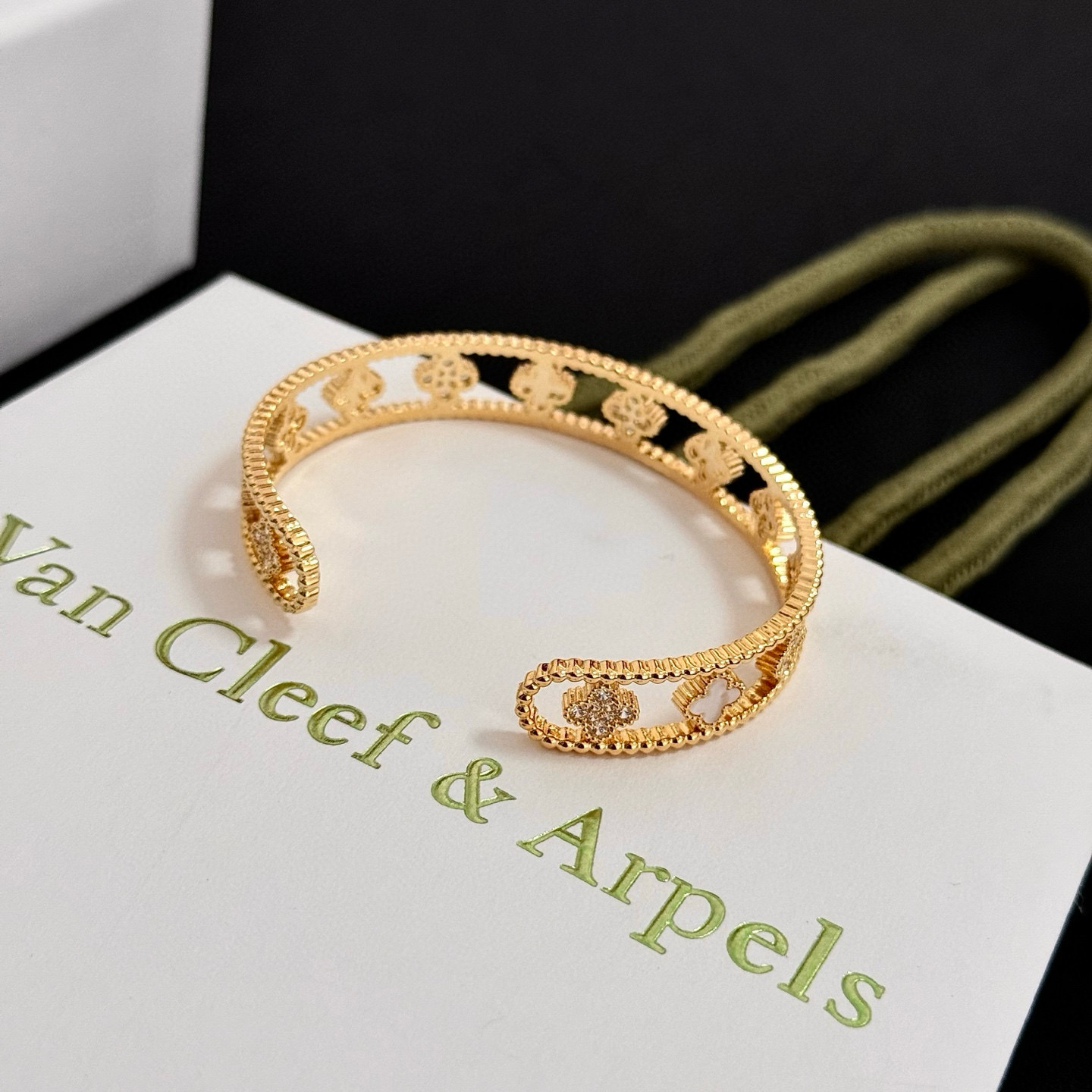 〔精工原版〕圣诞🎄爆款 VCA四叶草联名🍀梵克雅宝手镯 V金等级 经典之作 官网同款 时尚潮流 采用多层