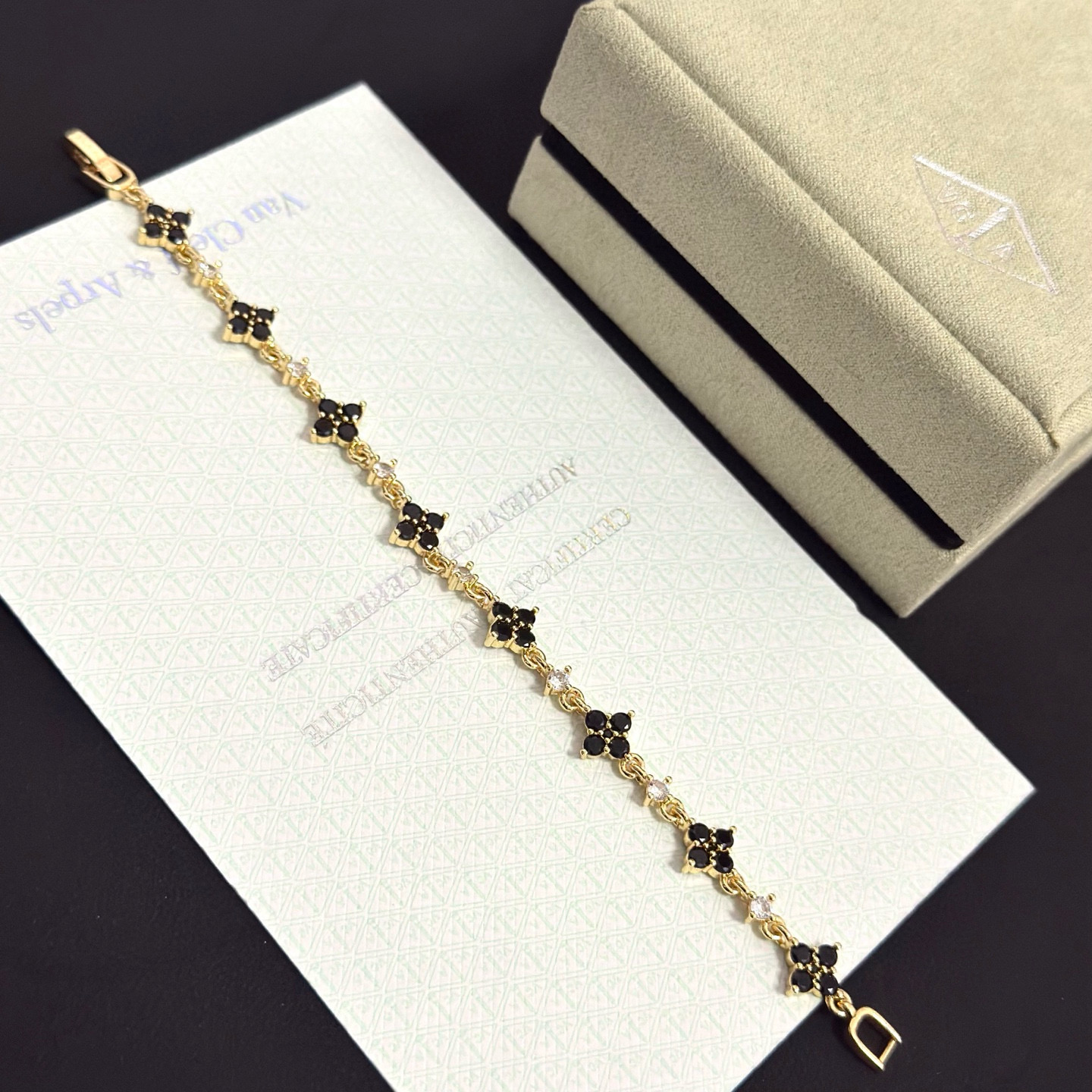 〔精工原版〕爆款 VCA四叶草🍀梵克雅宝手链 V金等级 经典之作 官网同款 时尚潮流 采用多层次金属雕刻