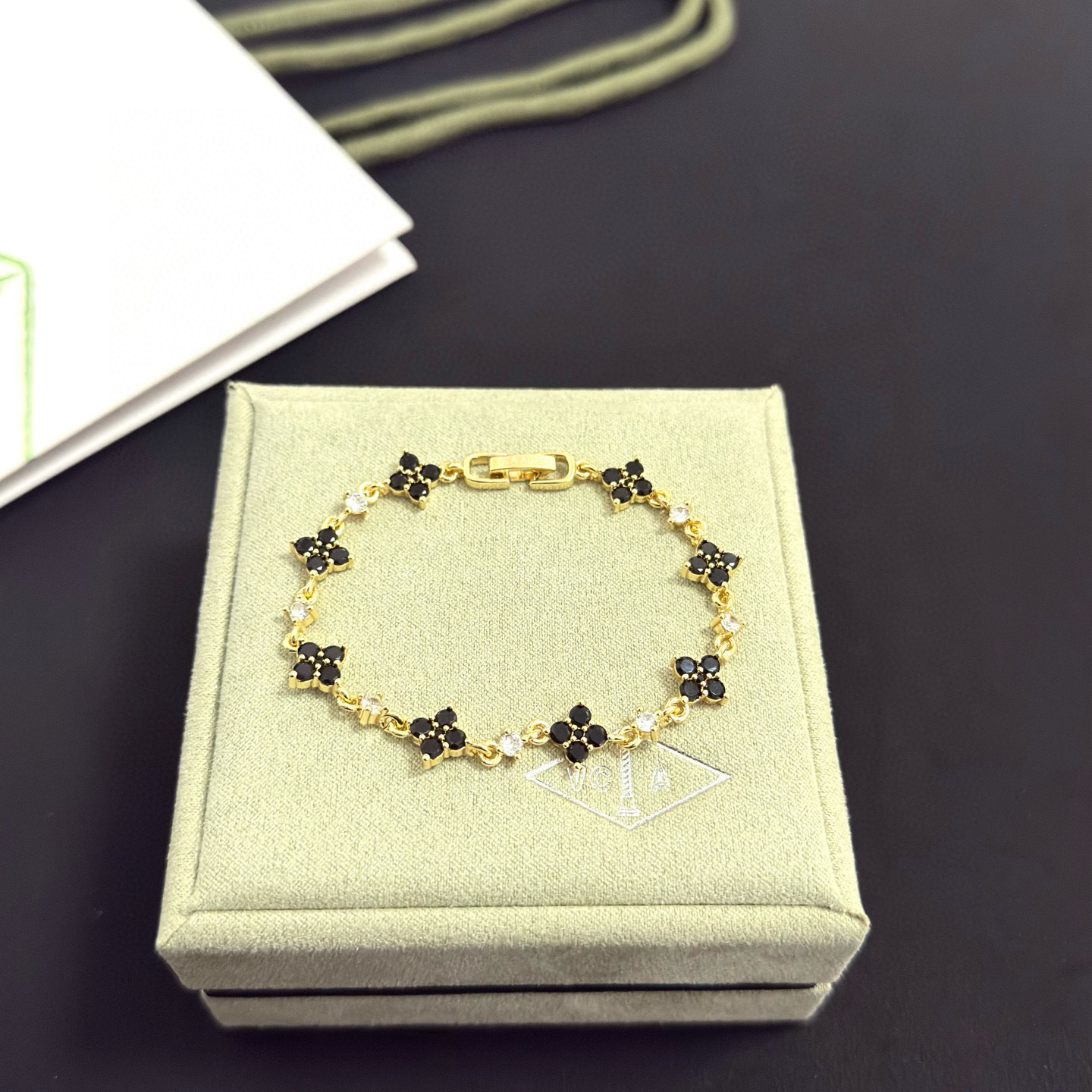 〔精工原版〕爆款 VCA四叶草🍀梵克雅宝手链 V金等级 经典之作 官网同款 时尚潮流 采用多层次金属雕刻