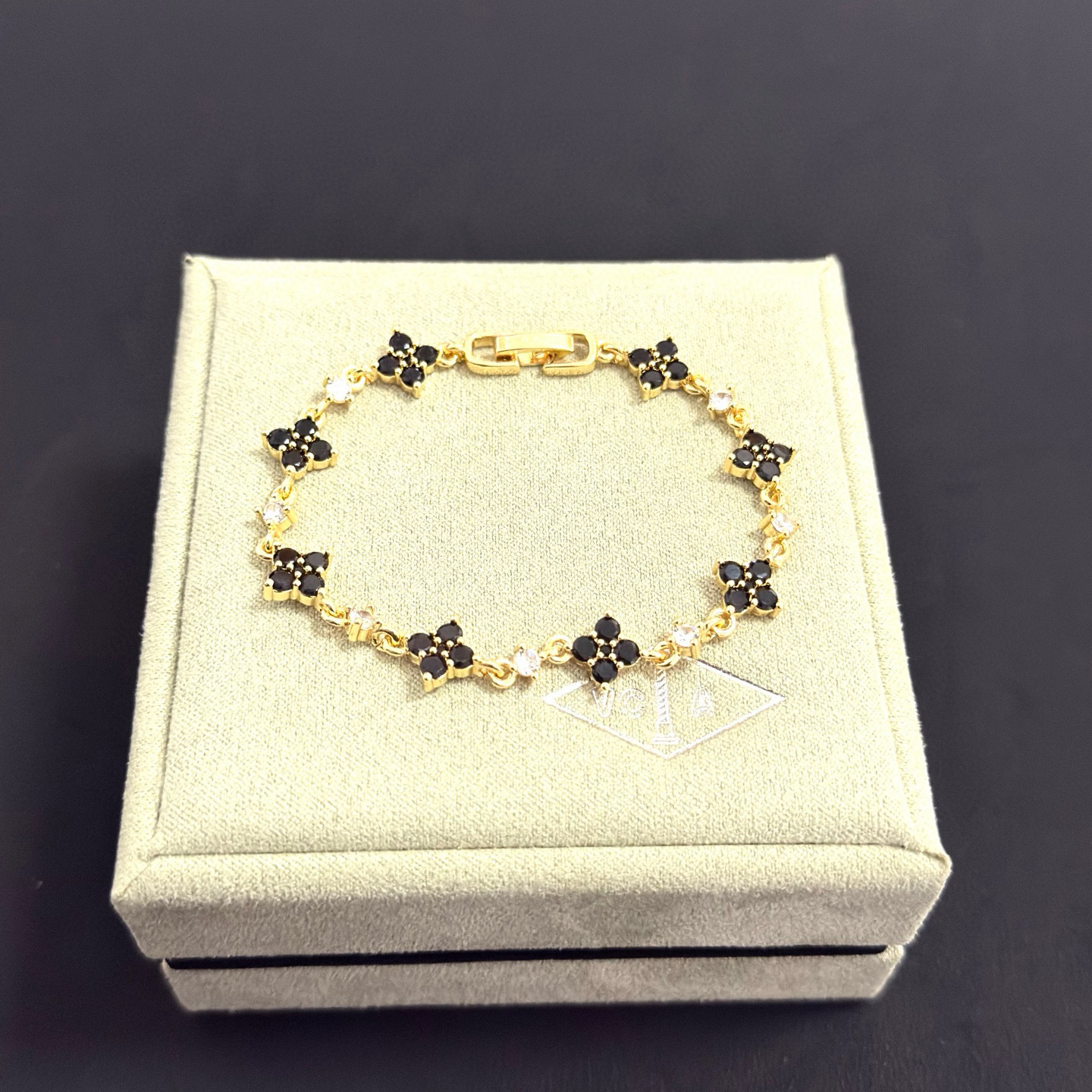 〔精工原版〕爆款 VCA四叶草🍀梵克雅宝手链 V金等级 经典之作 官网同款 时尚潮流 采用多层次金属雕刻