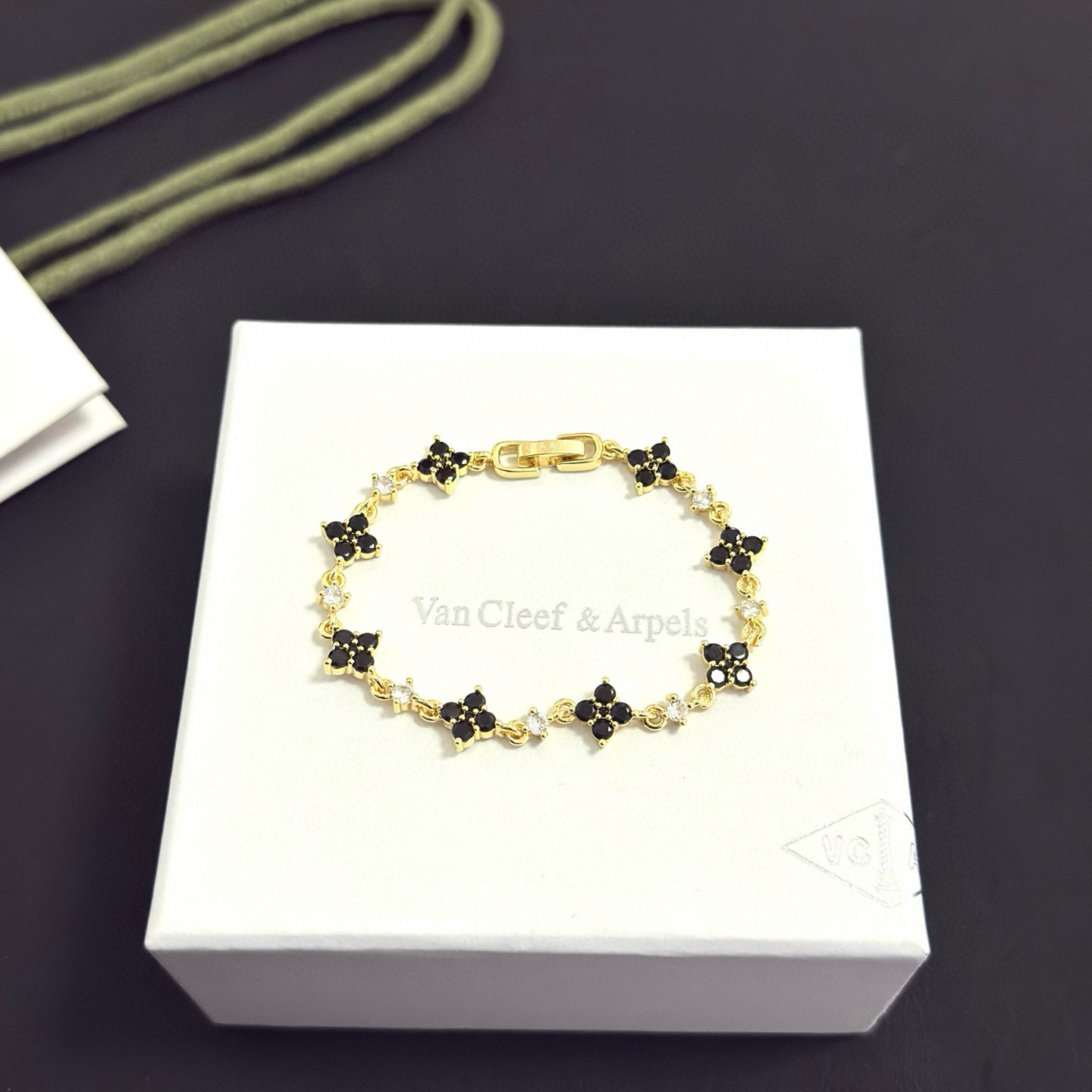 〔精工原版〕爆款 VCA四叶草🍀梵克雅宝手链 V金等级 经典之作 官网同款 时尚潮流 采用多层次金属雕刻