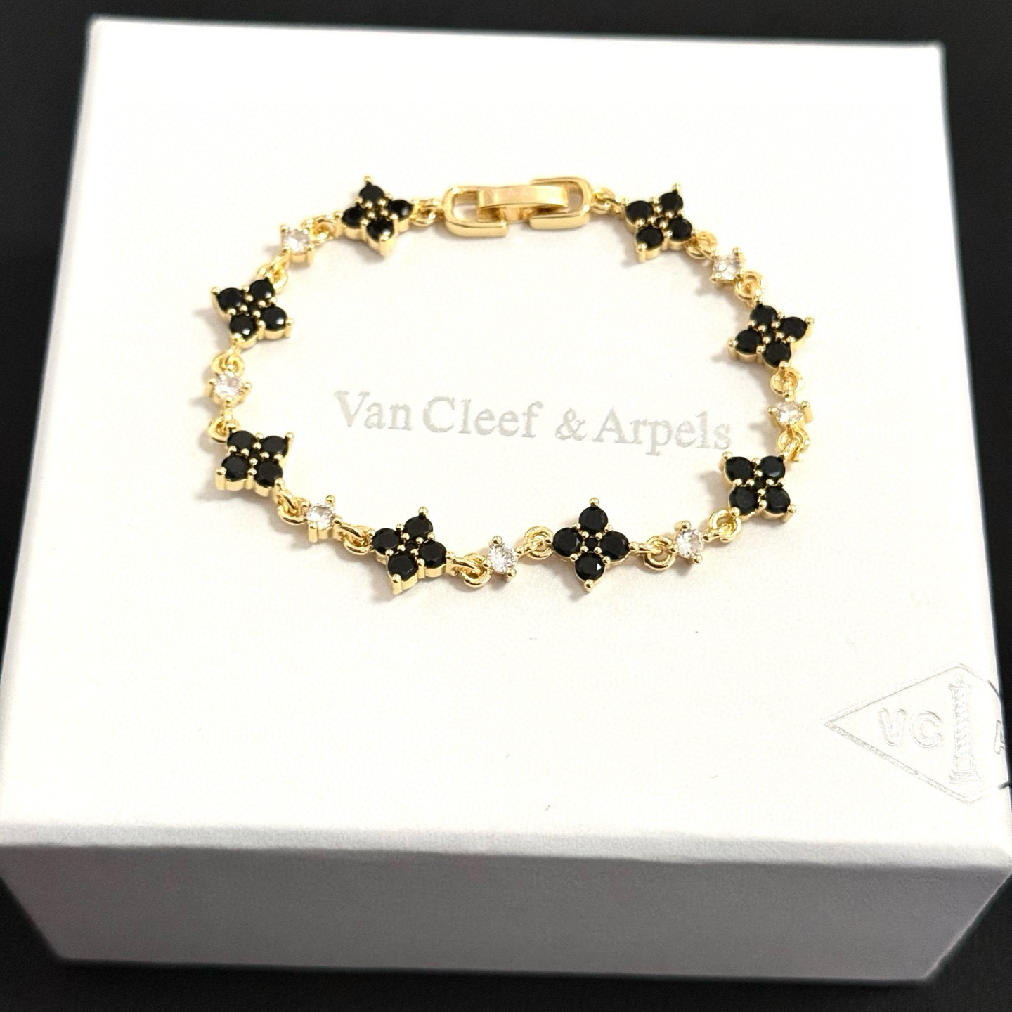 〔精工原版〕爆款 VCA四叶草🍀梵克雅宝手链 V金等级 经典之作 官网同款 时尚潮流 采用多层次金属雕刻