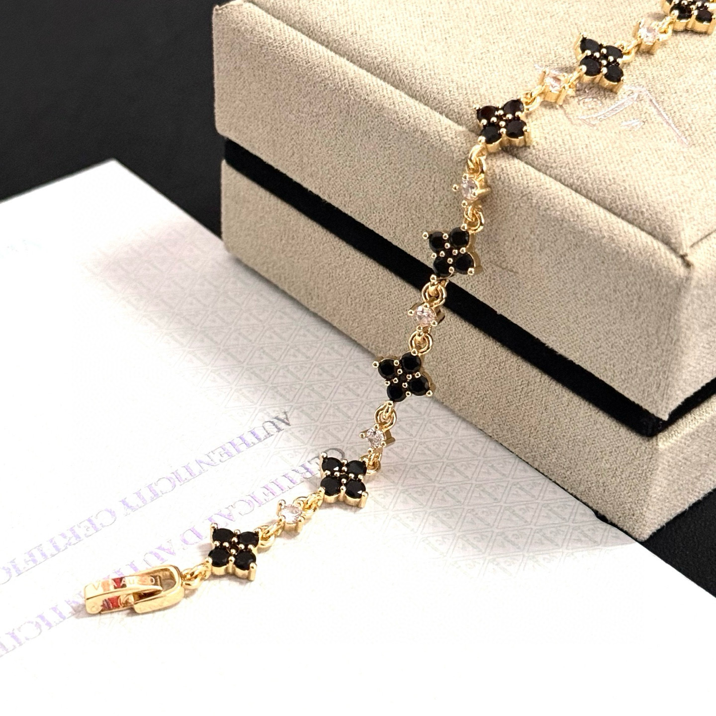 〔精工原版〕爆款 VCA四叶草🍀梵克雅宝手链 V金等级 经典之作 官网同款 时尚潮流 采用多层次金属雕刻