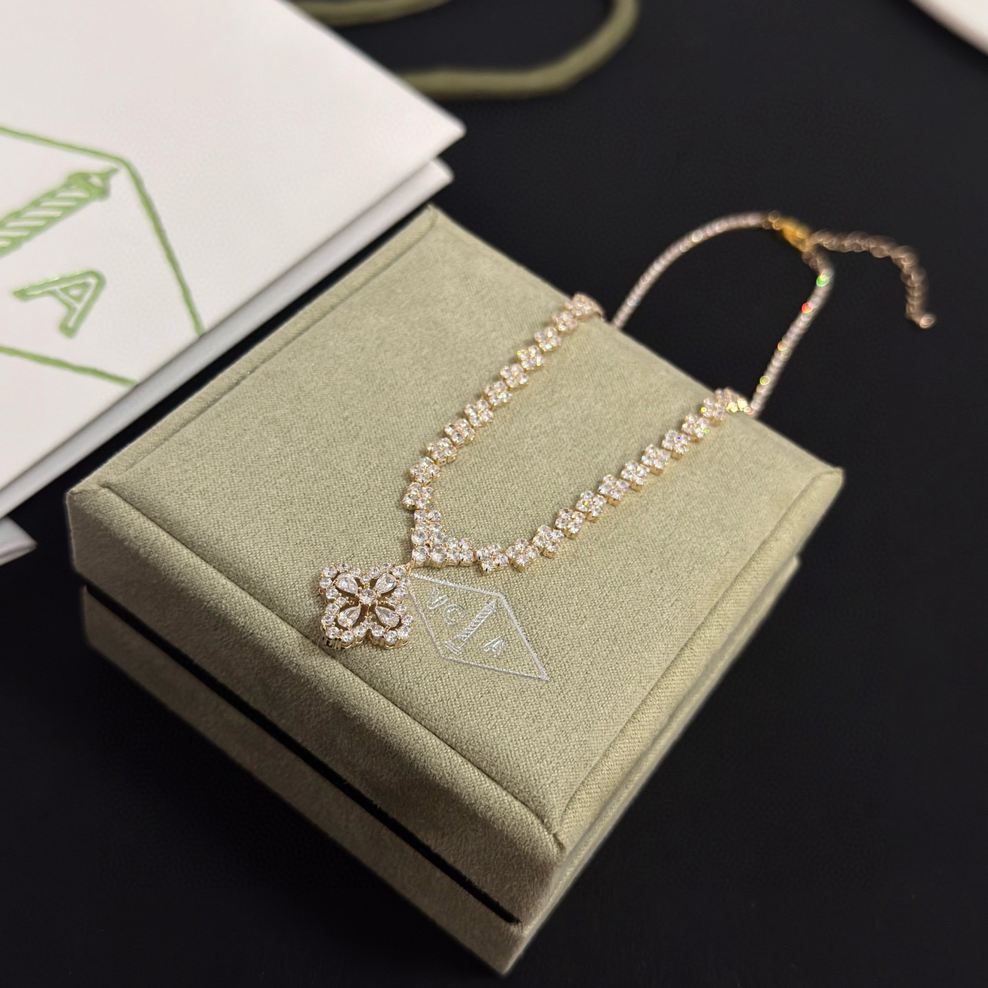 〔精工原版〕VCA四叶草🍀梵克雅🍛项链，经典之作 官网同款 时尚潮流 采用多层次金属雕刻设计 使花瓣更立