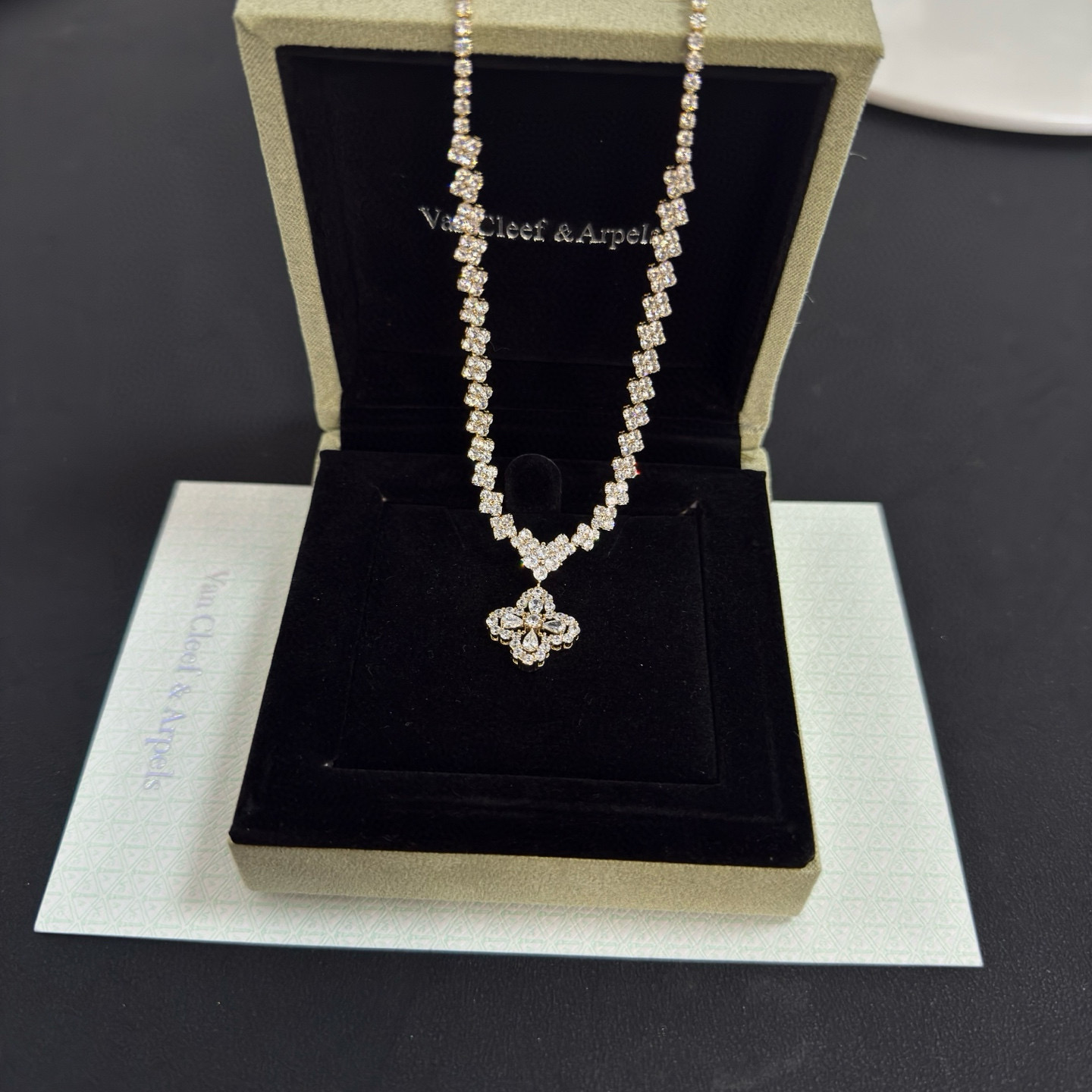 〔精工原版〕VCA四叶草🍀梵克雅🍛项链，经典之作 官网同款 时尚潮流 采用多层次金属雕刻设计 使花瓣更立