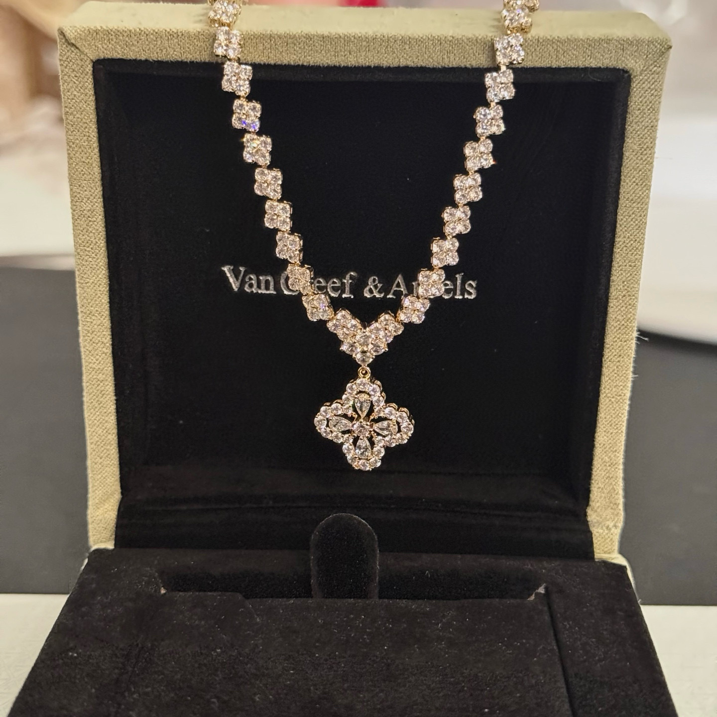 〔精工原版〕VCA四叶草🍀梵克雅🍛项链，经典之作 官网同款 时尚潮流 采用多层次金属雕刻设计 使花瓣更立