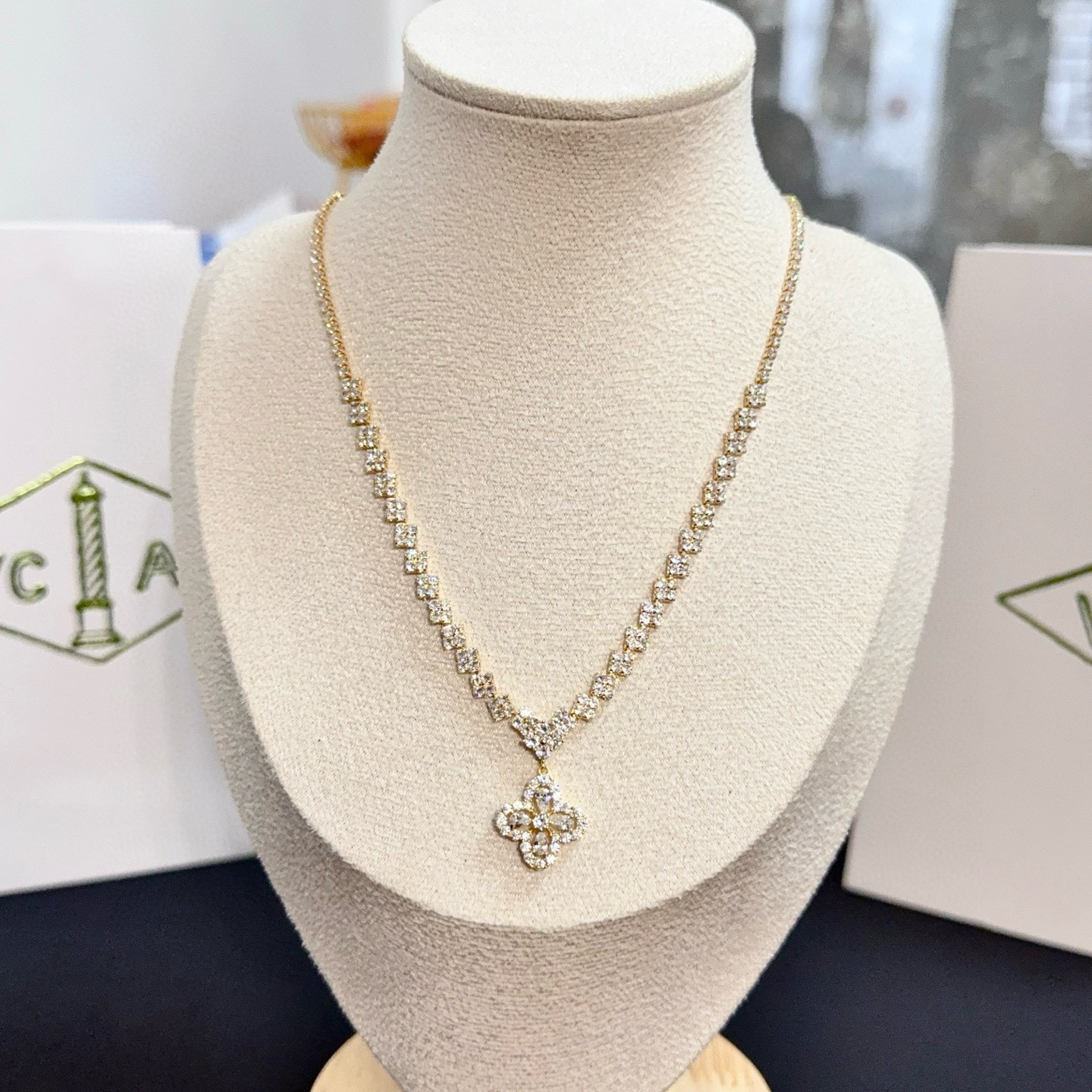 〔精工原版〕VCA四叶草🍀梵克雅🍛项链，经典之作 官网同款 时尚潮流 采用多层次金属雕刻设计 使花瓣更立