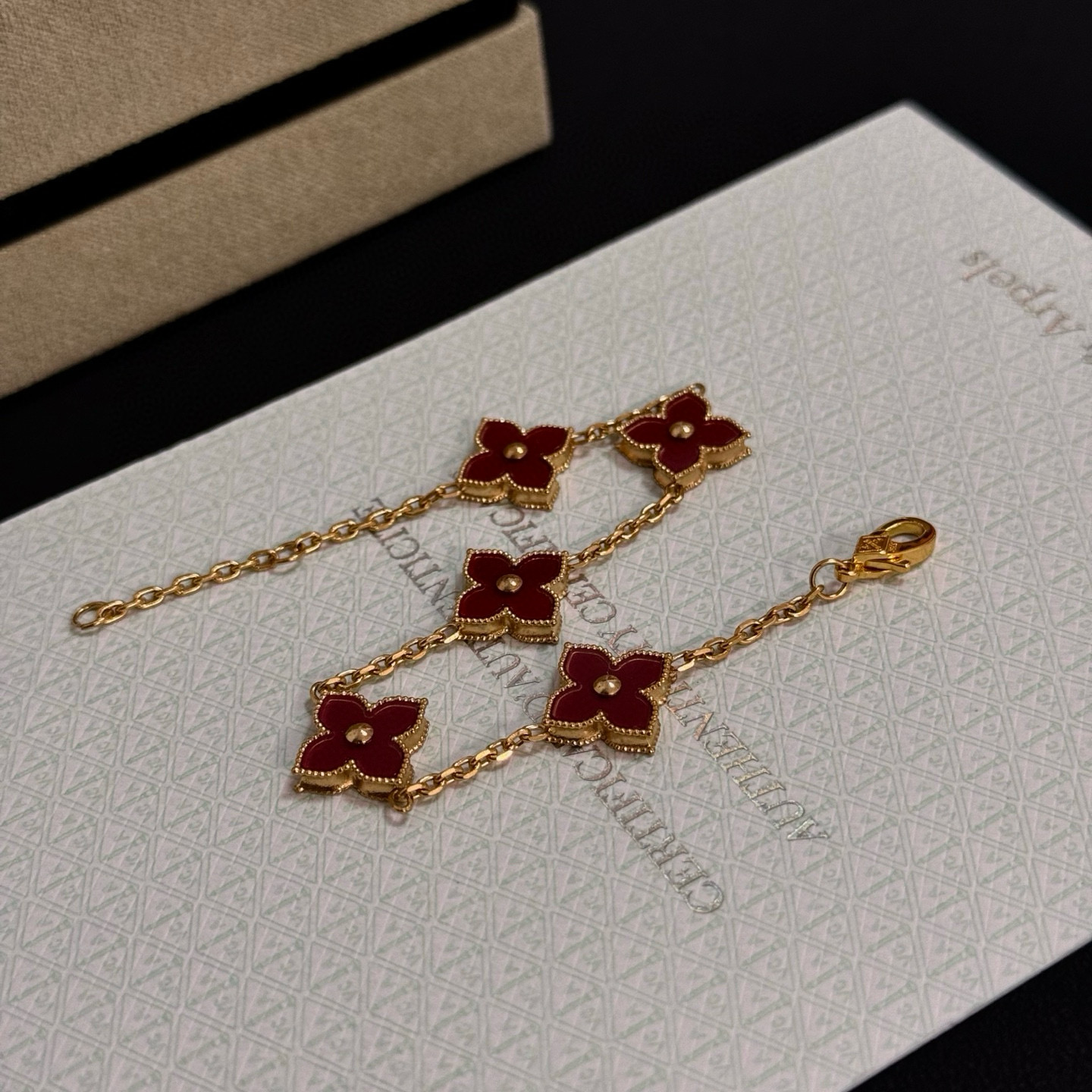 〔精工原版〕爆款 VCA四叶草🍀梵克雅宝手链 V金等级 经典之作 官网同款 时尚潮流 采用多层次金属雕刻