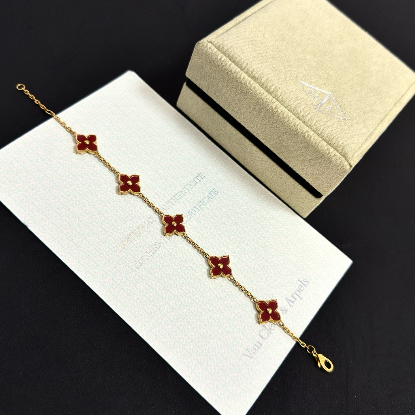 〔精工原版〕爆款 VCA四叶草🍀梵克雅宝手链 V金等级 经典之作 官网同款 时尚潮流 采用多层次金属雕刻