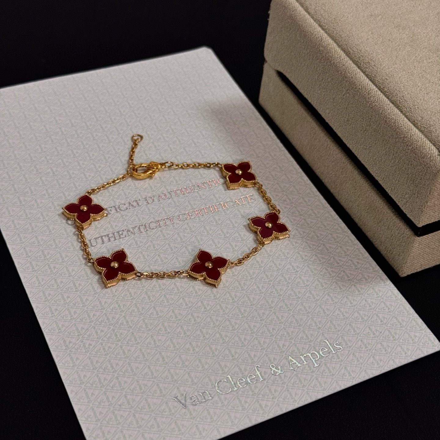 〔精工原版〕爆款 VCA四叶草🍀梵克雅宝手链 V金等级 经典之作 官网同款 时尚潮流 采用多层次金属雕刻