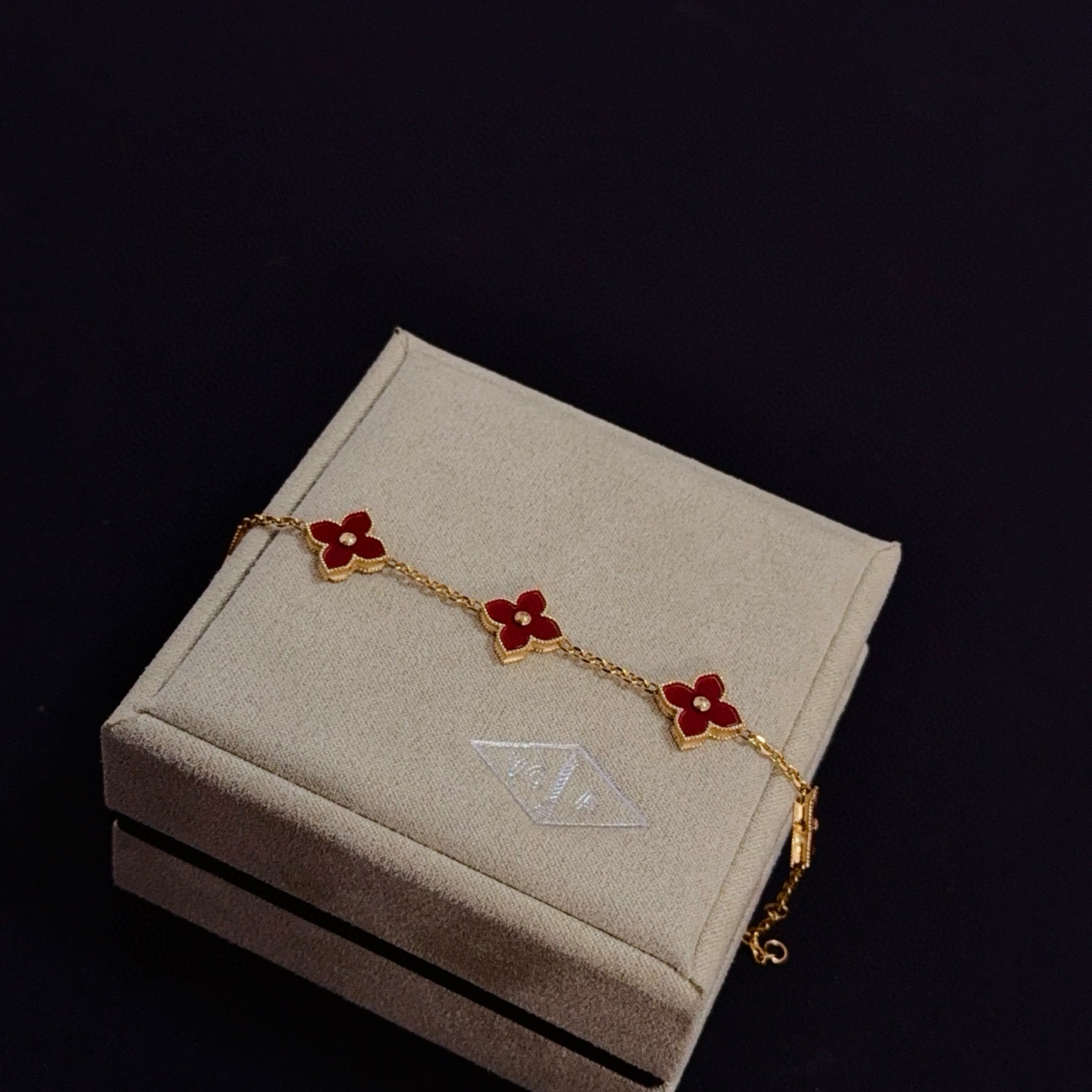 〔精工原版〕爆款 VCA四叶草🍀梵克雅宝手链 V金等级 经典之作 官网同款 时尚潮流 采用多层次金属雕刻