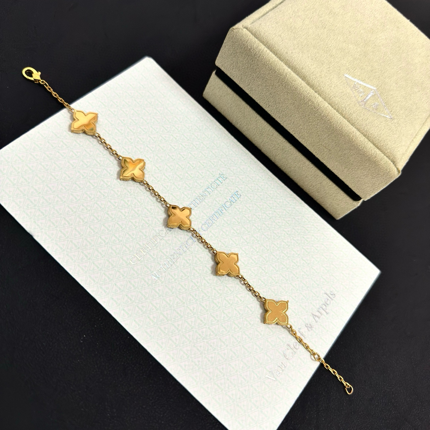 〔精工原版〕爆款 VCA四叶草🍀梵克雅宝手链 V金等级 经典之作 官网同款 时尚潮流 采用多层次金属雕刻