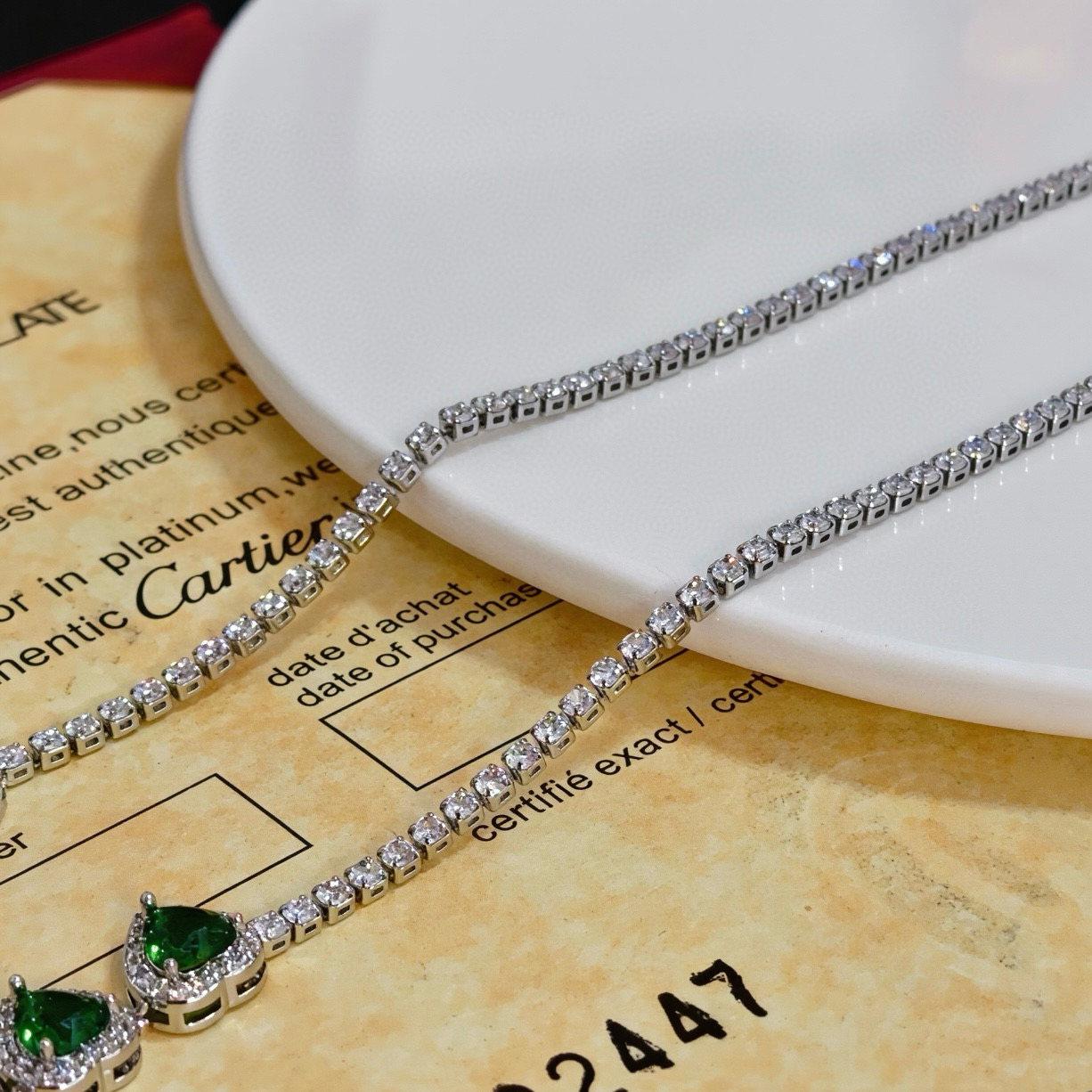 卡地亚项链 高端定制版本 镶嵌钻工艺 V金材质 经典而时尚风格 用凌厉线条重构爱情美学！打破常规，镶嵌钻