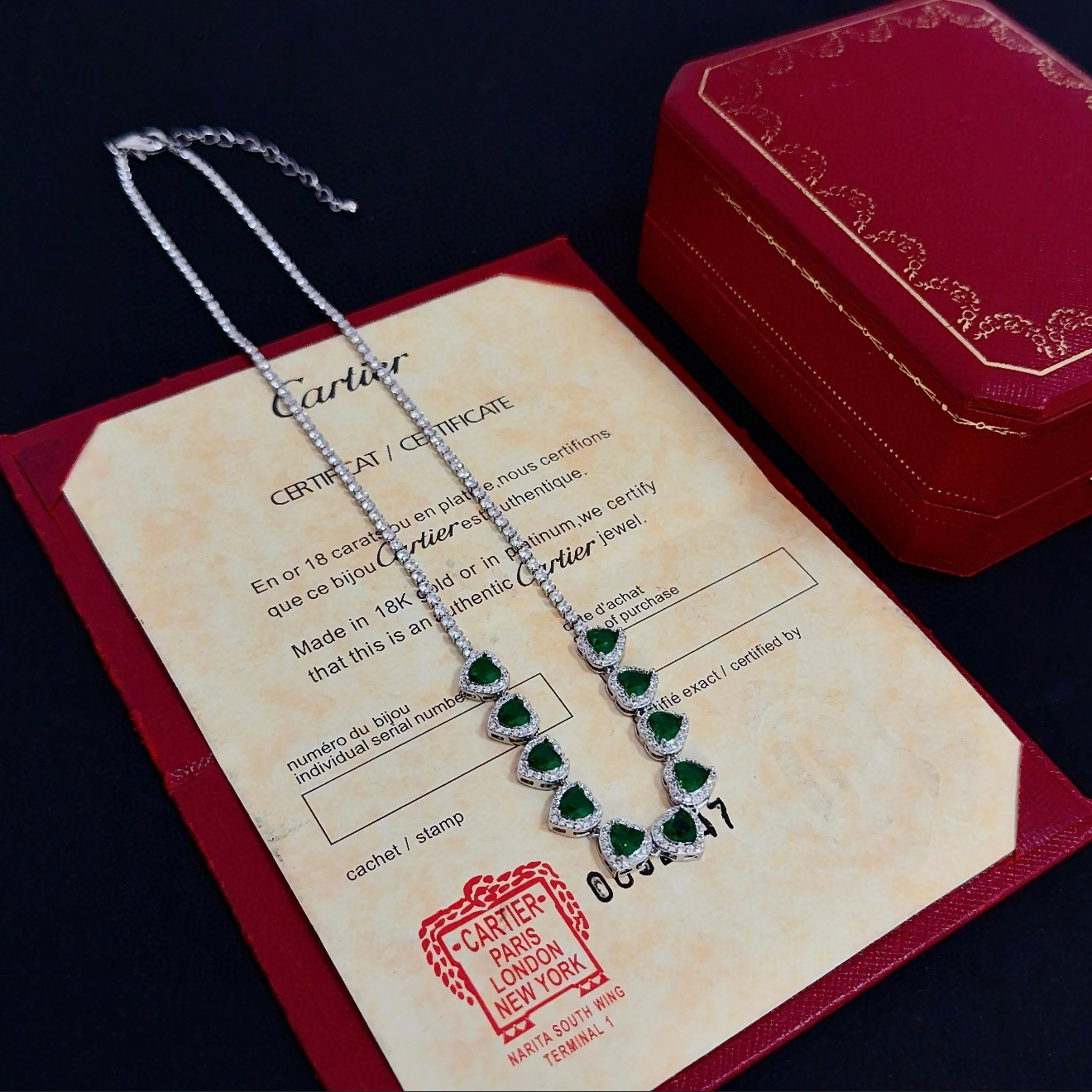 卡地亚项链 高端定制版本 镶嵌钻工艺 V金材质 经典而时尚风格 用凌厉线条重构爱情美学！打破常规，镶嵌钻