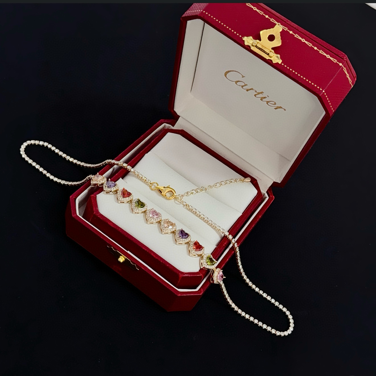 卡地亚项链 高端定制版本 镶嵌钻工艺 V金材质 经典而时尚风格 用凌厉线条重构爱情美学！打破常规，镶嵌钻