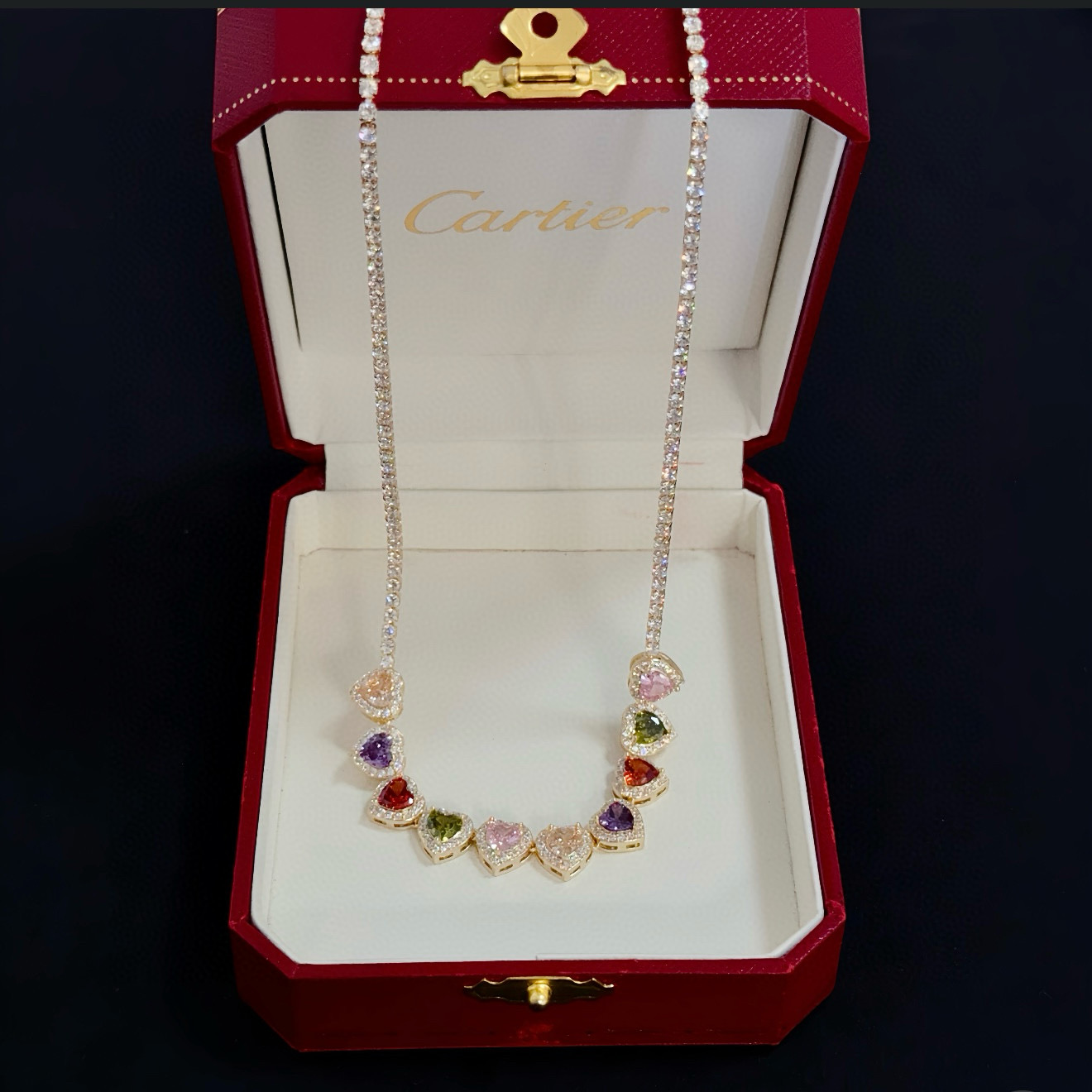 卡地亚项链 高端定制版本 镶嵌钻工艺 V金材质 经典而时尚风格 用凌厉线条重构爱情美学！打破常规，镶嵌钻