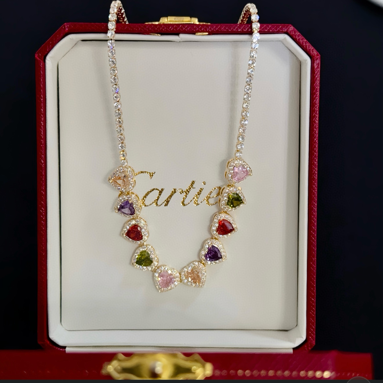 卡地亚项链 高端定制版本 镶嵌钻工艺 V金材质 经典而时尚风格 用凌厉线条重构爱情美学！打破常规，镶嵌钻