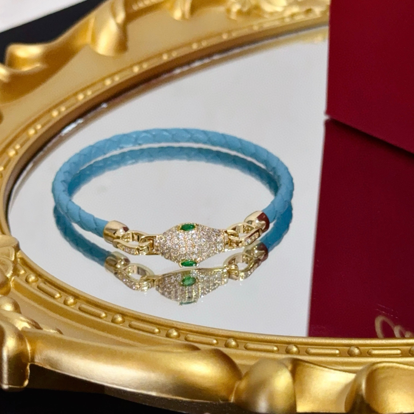 卡地亚蛇头镶钻皮绳手镯 高端定制版本 镶嵌钻工艺 V金材质 经典而时尚风格 用凌厉线条重构爱情美学！打破