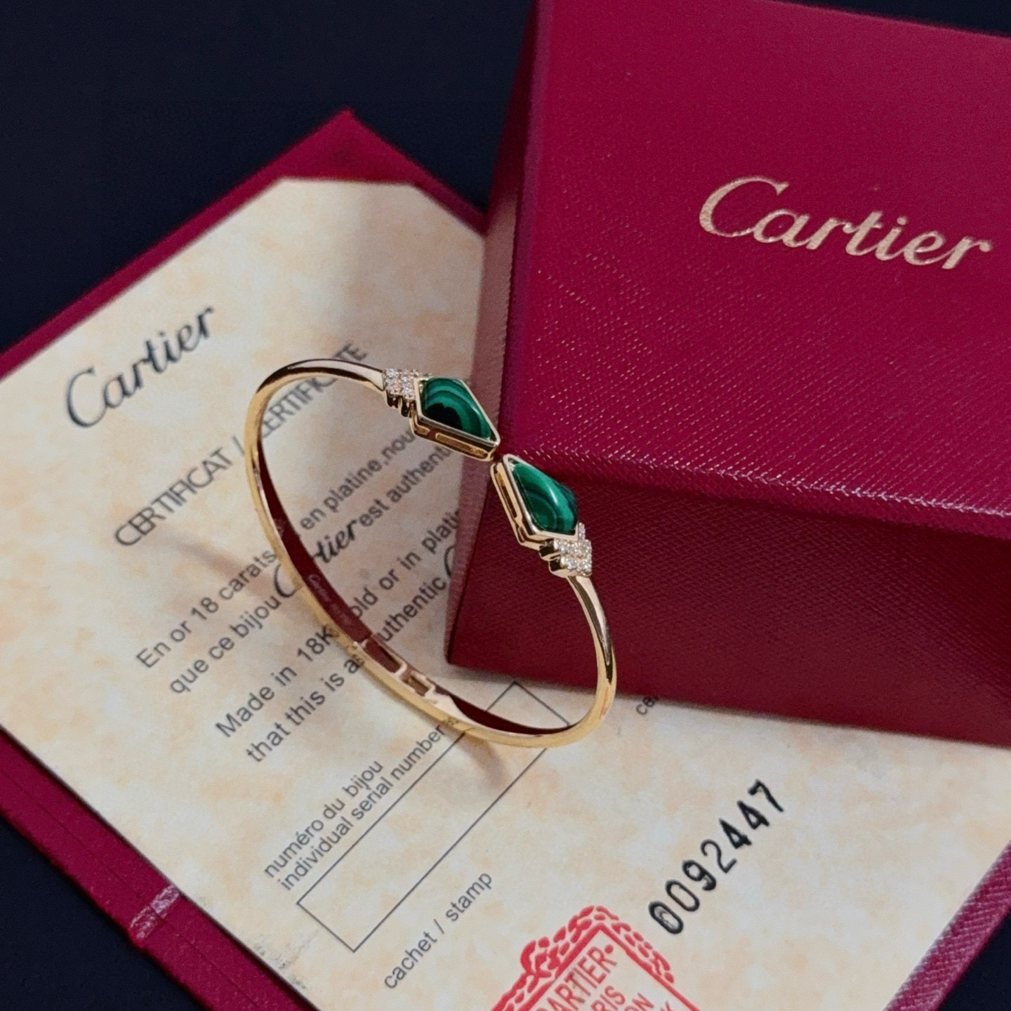 卡地亚镶钻手镯 高端定制版本 镶嵌钻工艺 V金材质 经典而时尚风格 用凌厉线条重构爱情美学！打破常规，镶