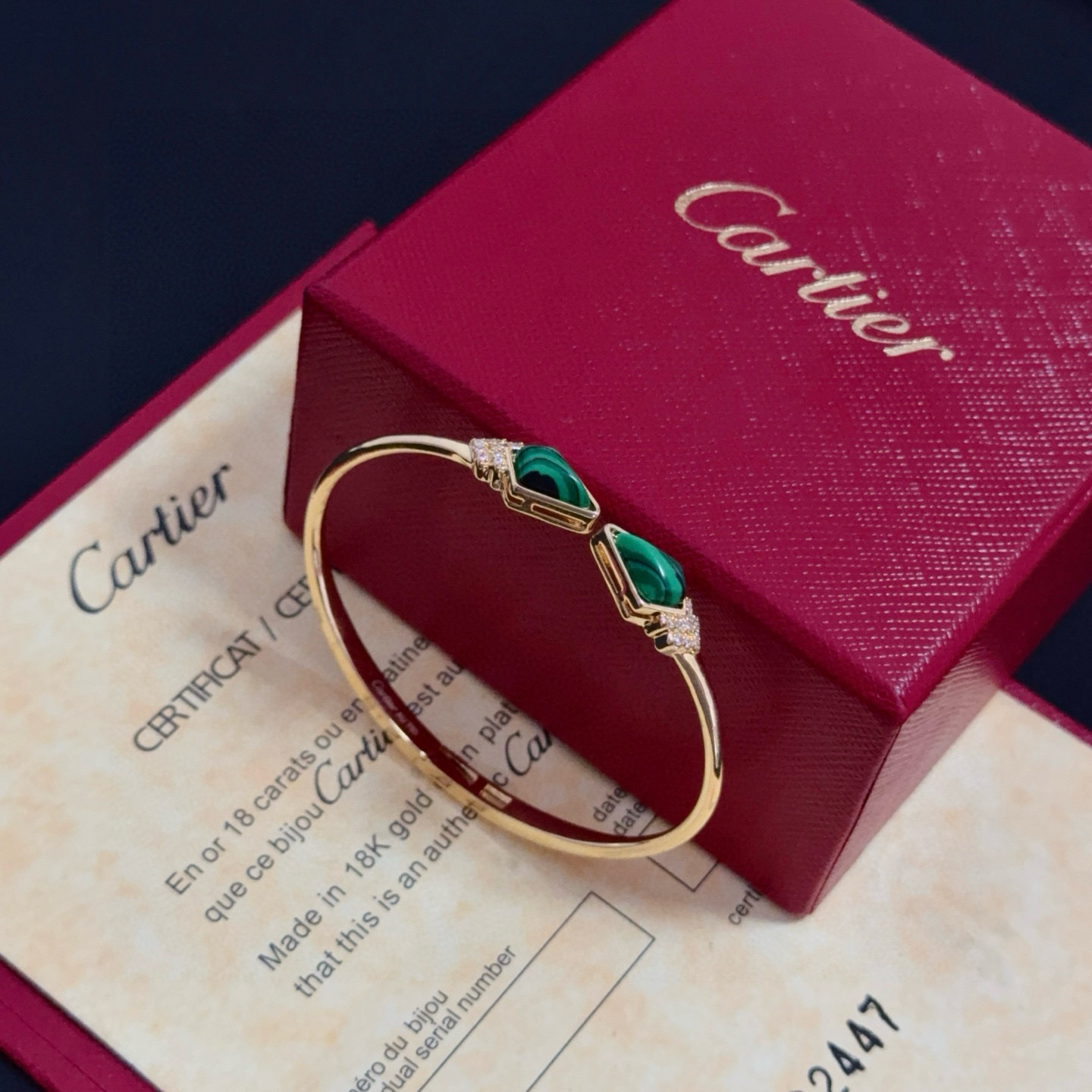 卡地亚镶钻手镯 高端定制版本 镶嵌钻工艺 V金材质 经典而时尚风格 用凌厉线条重构爱情美学！打破常规，镶