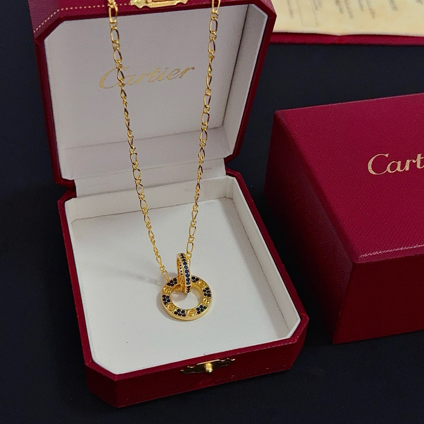 卡地亚镶钻项链 高端定制版本 镶嵌钻工艺 V金材质 经典而时尚风格 用凌厉线条重构爱情美学！打破常规，镶