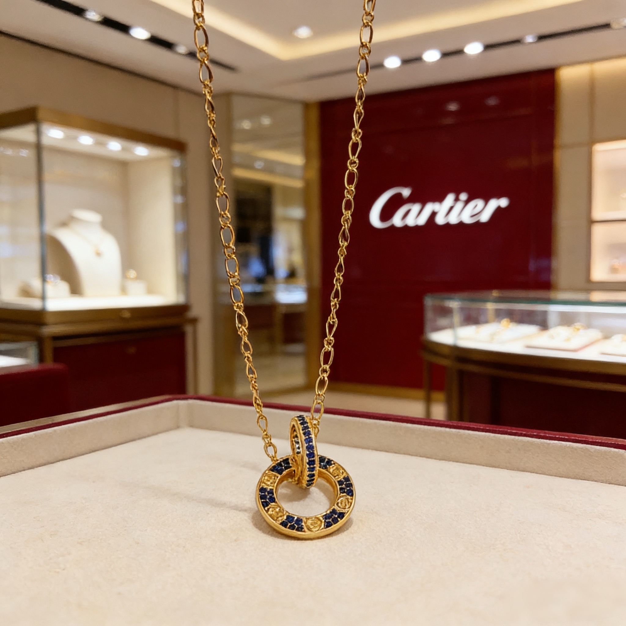 卡地亚镶钻项链 高端定制版本 镶嵌钻工艺 V金材质 经典而时尚风格 用凌厉线条重构爱情美学！打破常规，镶