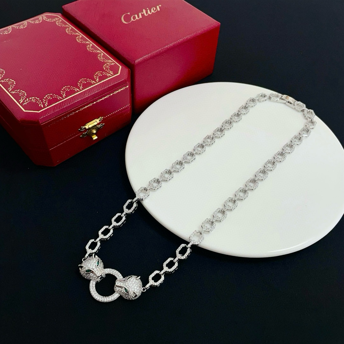 卡地亚镶钻猎豹项链 高端定制版本 镶嵌钻工艺 V金材质 经典而时尚风格 用凌厉线条重构爱情美学！打破常规