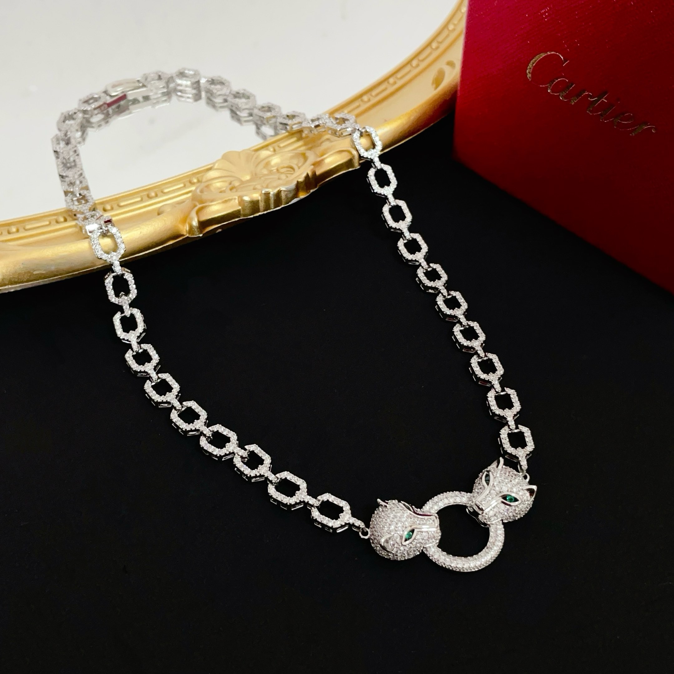 卡地亚镶钻猎豹项链 高端定制版本 镶嵌钻工艺 V金材质 经典而时尚风格 用凌厉线条重构爱情美学！打破常规