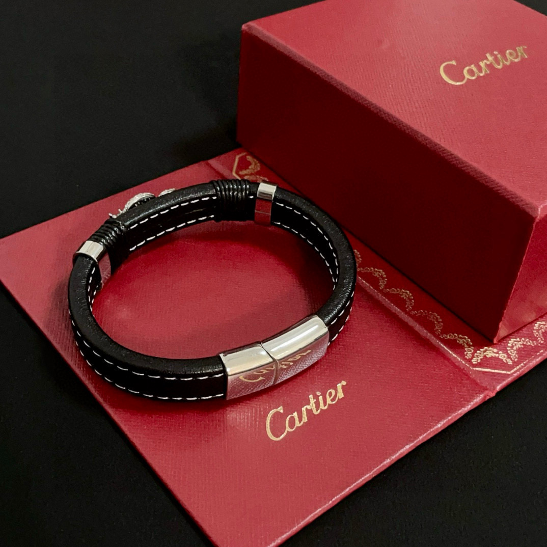 卡地亚豹头镶钻皮绳手镯 高端定制版本 镶嵌钻工艺 V金材质 经典而时尚风格 用凌厉线条重构爱情美学！打破