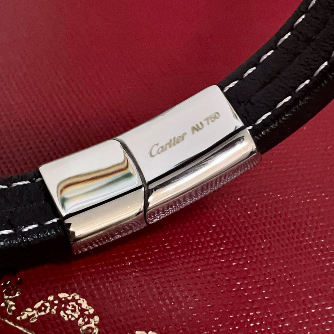 卡地亚豹头镶钻皮绳手镯 高端定制版本 镶嵌钻工艺 V金材质 经典而时尚风格 用凌厉线条重构爱情美学！打破