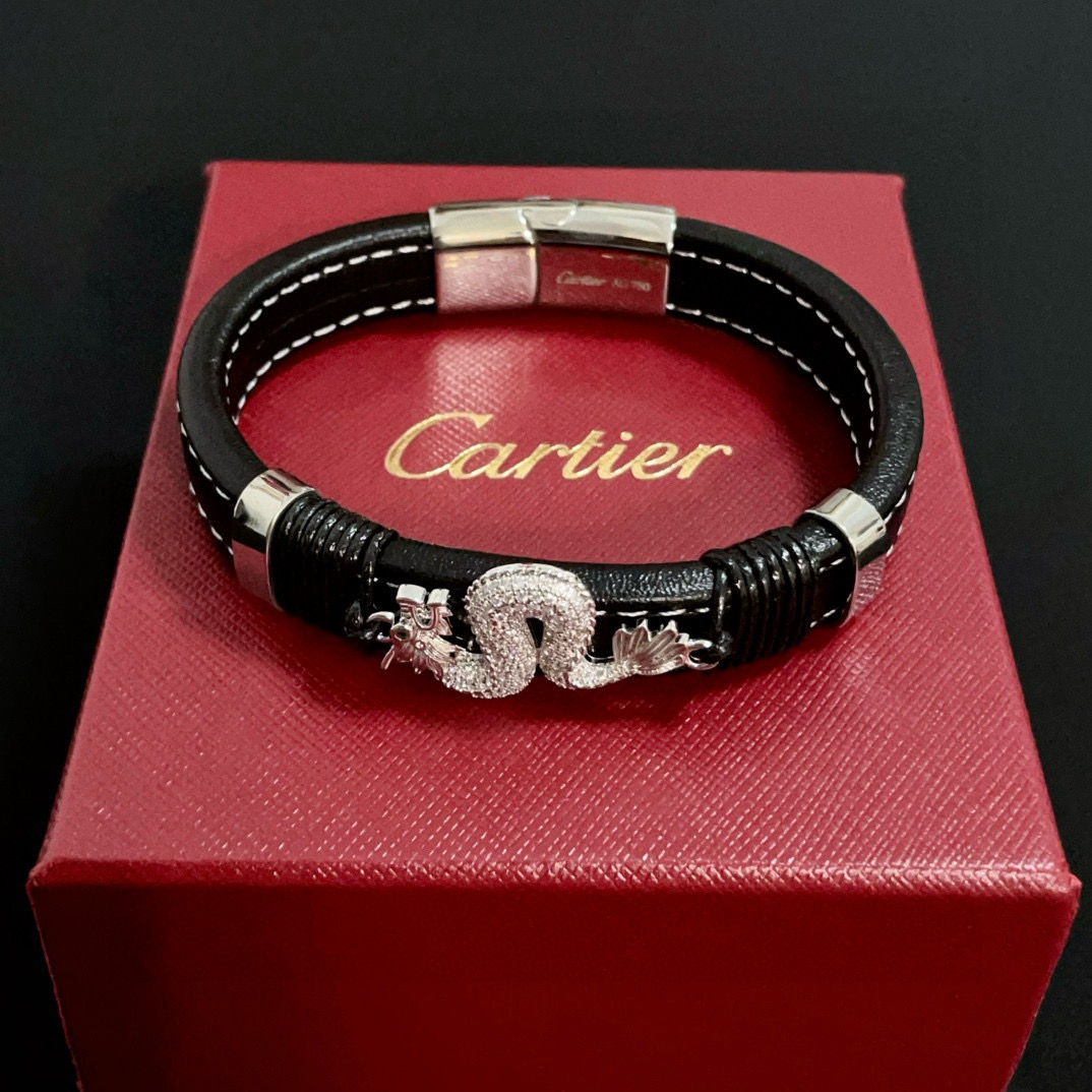卡地亚豹头镶钻皮绳手镯 高端定制版本 镶嵌钻工艺 V金材质 经典而时尚风格 用凌厉线条重构爱情美学！打破